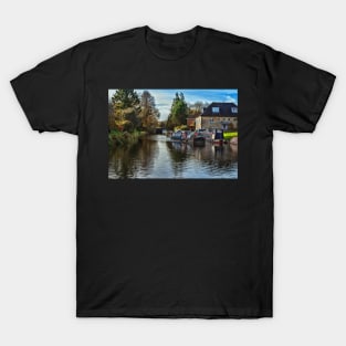 Hungerford Town Wharf And Lock T-Shirt